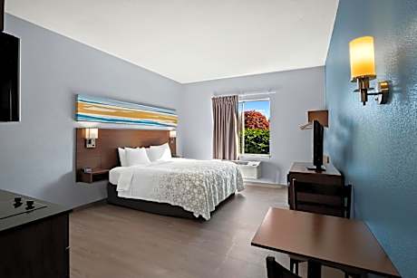 Studio 1 King Bed Non-Smoking