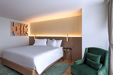 King Room with Guitar View - Non-Smoking