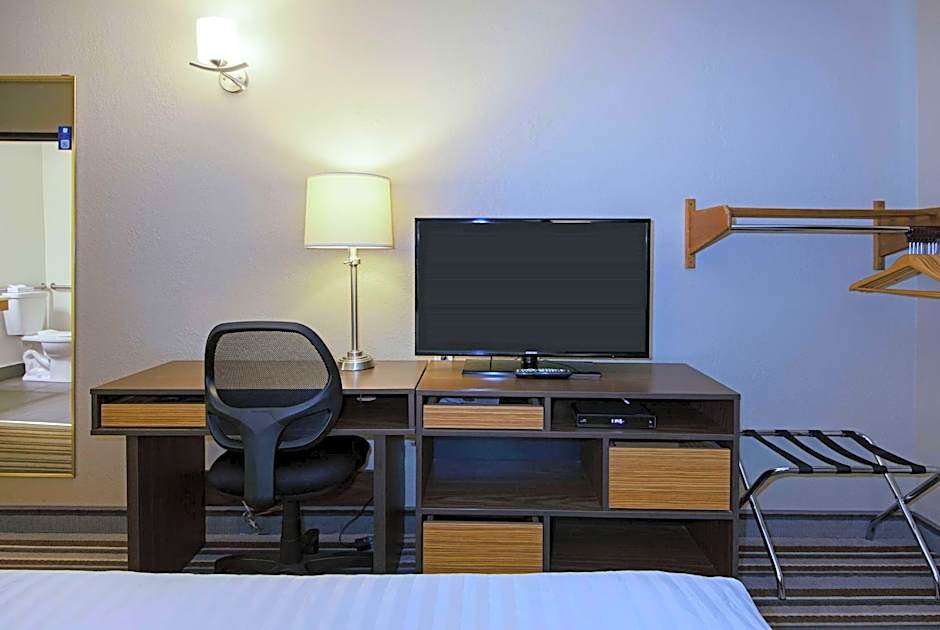 Super 8 by Wyndham Kamloops BC