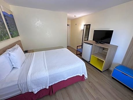 1 Double Bed, Mobility/Hearing Impaired Accessible Room, Non-Smoking