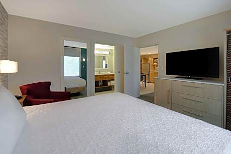 1King Hearing Accessible Suite Nonsmoking