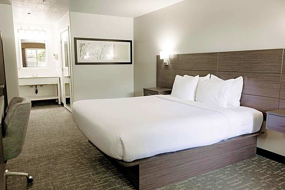 Quality Inn & Suites Lathrop