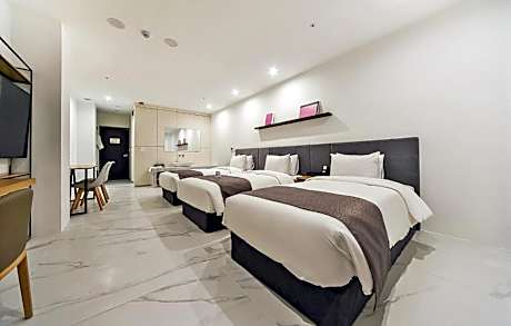 Deluxe Triple Room