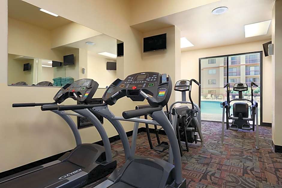 Wyndham El Paso Airport Hotel And Water Park