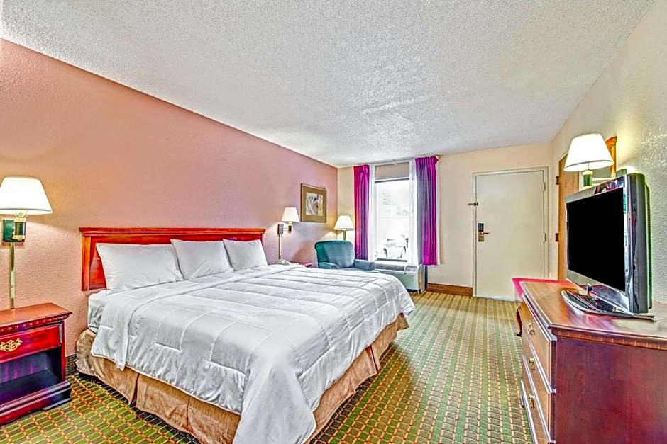 Baymont by Wyndham McDonough