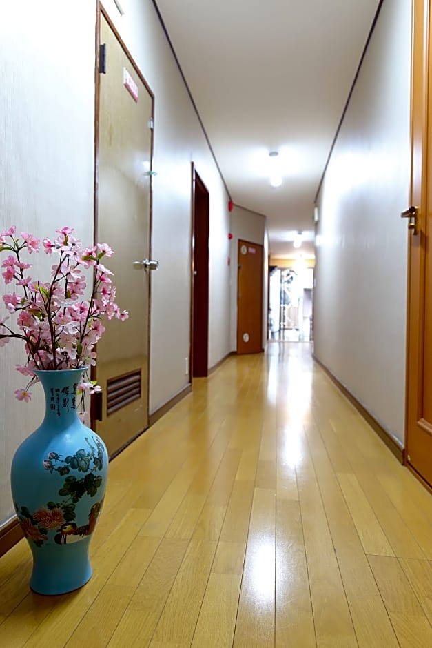 Haru Hotel