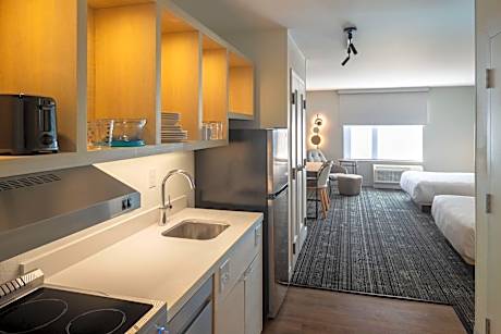 Studio with Two Queen Beds and Roll-In Shower - Mobility Accessible