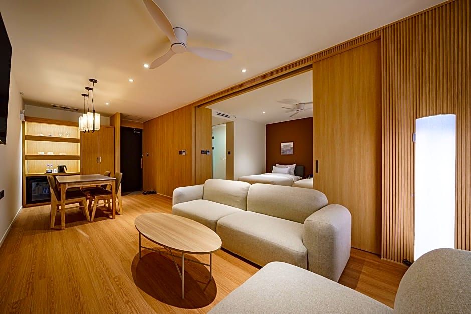 Daegu Suseong Brown Dot