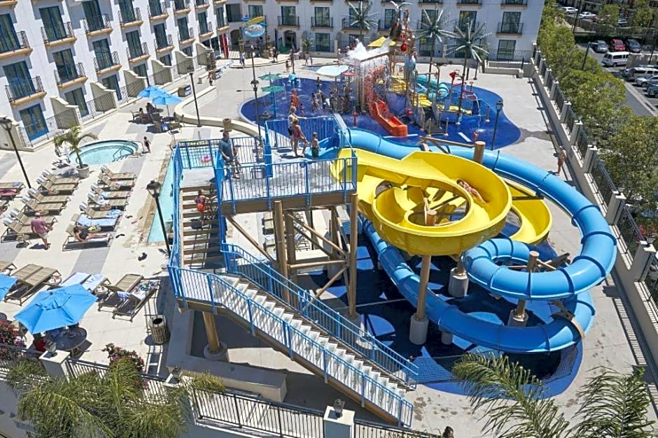 Courtyard by Marriott Anaheim Theme Park Entrance