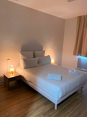 Double Room with Street View
