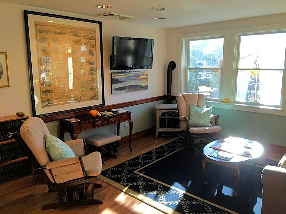Camden Riverhouse Hotel and Inn