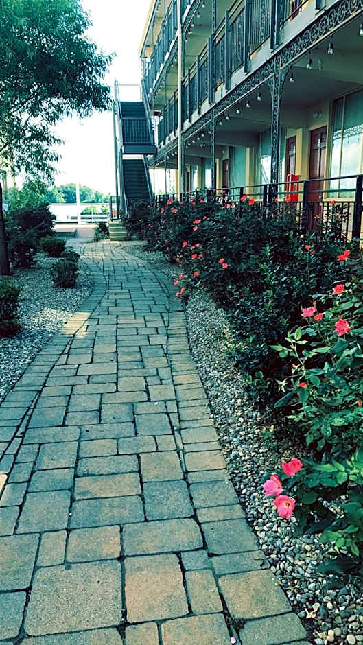 Airport Waterfront Inn