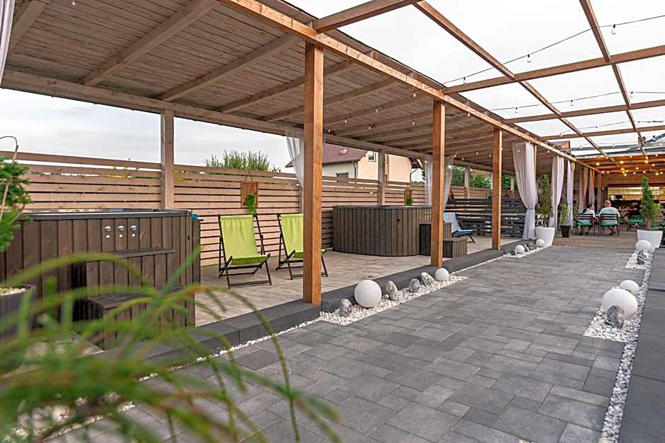 Old Tree Village & Restaurant