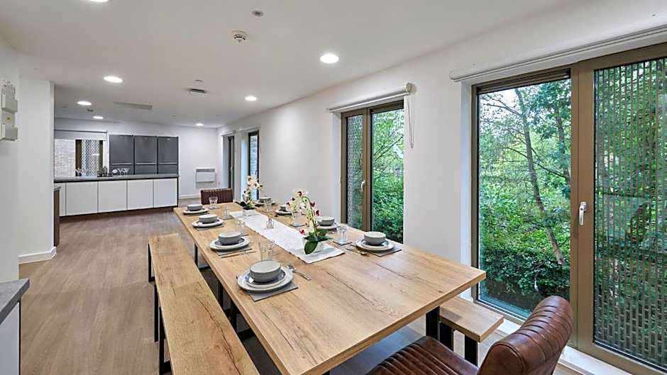 For Students Only The Oaks in Coventry