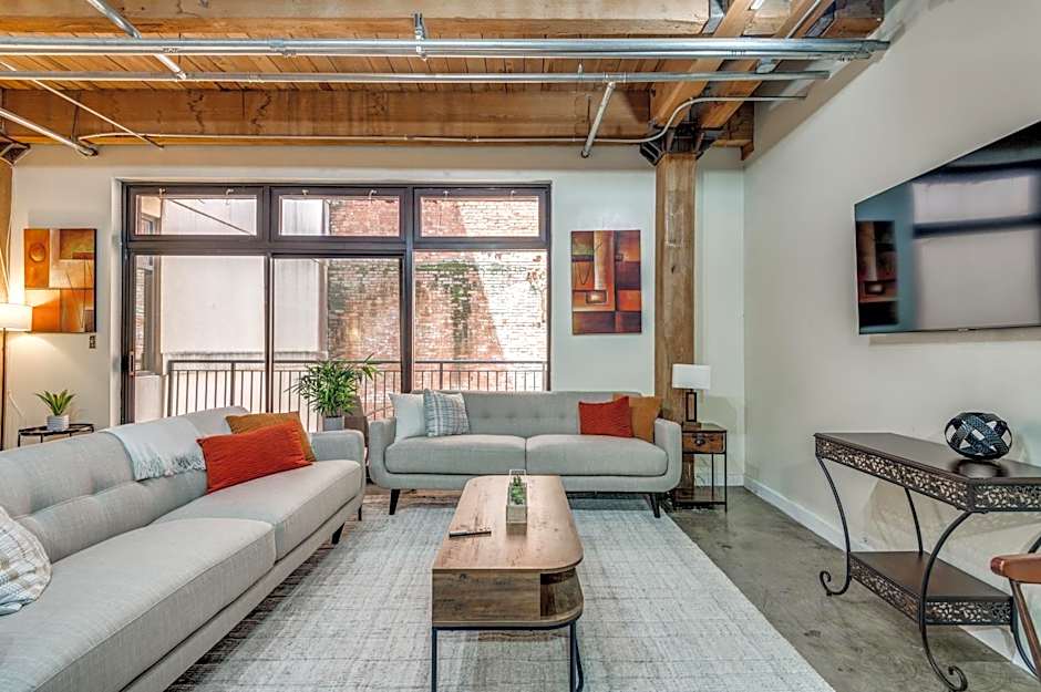 Downtown Dallas Condo - 2BR 1BA