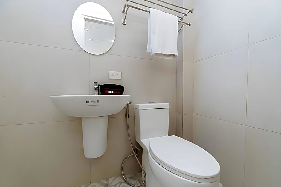 RedDoorz @ Ledesco Avenue Lapaz Iloilo