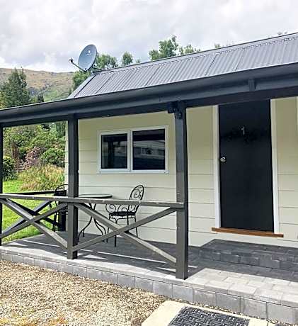 Budget Cottage 2 (2 Adults)