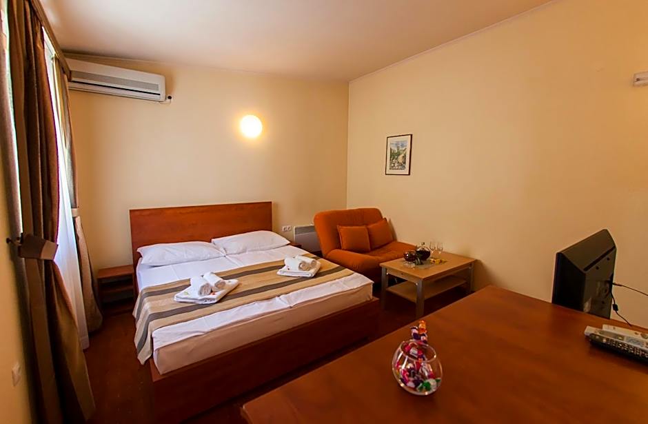 Photo 1 of 10 of Suite