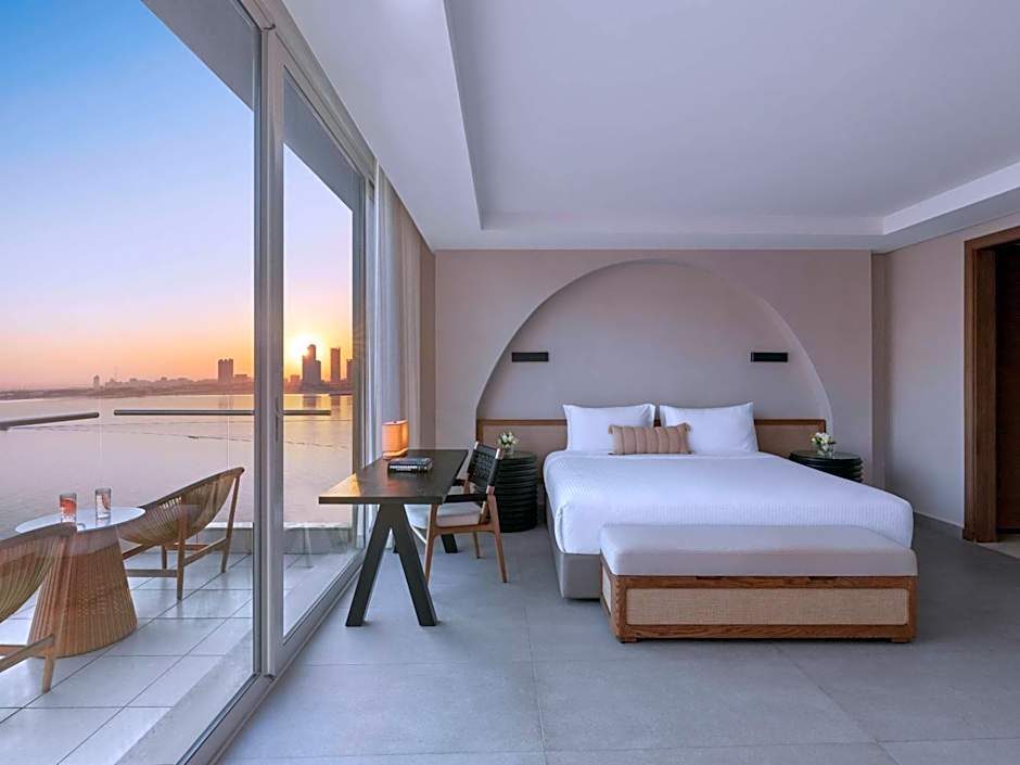 Photo 1 of 5 of Senior Suite, Sea View