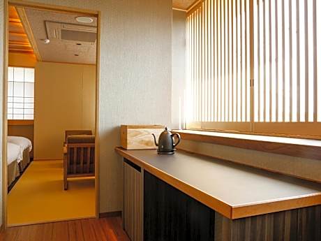 Moderate Corner Twin Room B - Non-Smoking (3rd Floor)