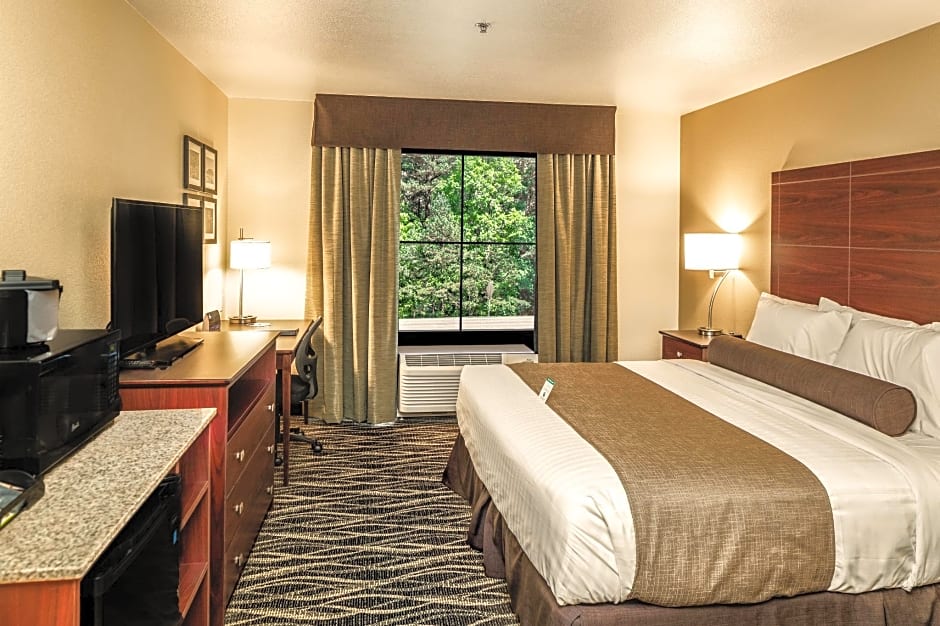 Cobblestone Inn & Suites  Fairfield Bay