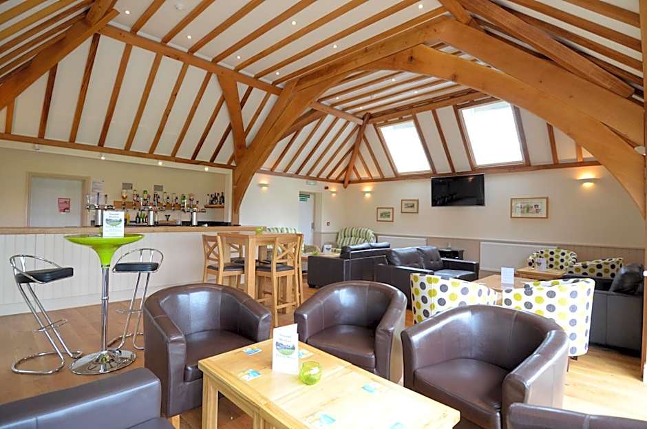 Neuadd Henllan Lodge