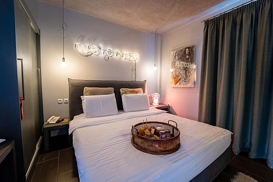Oniropetra Boutique Hotel