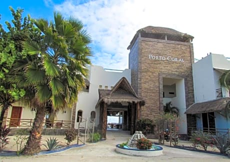 Porto Coral Hotel & Suites