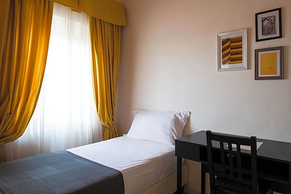 Photo 1 of 3 of Triple Room