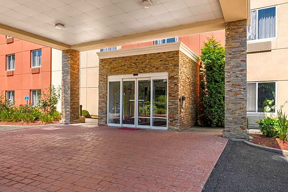 Quality Suites Stratford