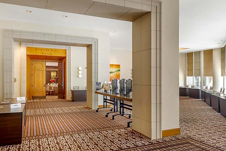 Omni Los Angeles Hotel At California Plaza
