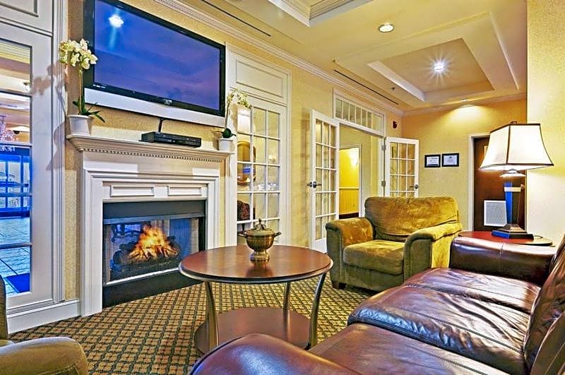 Holiday Inn Express & Suites Dyersburg by IHG
