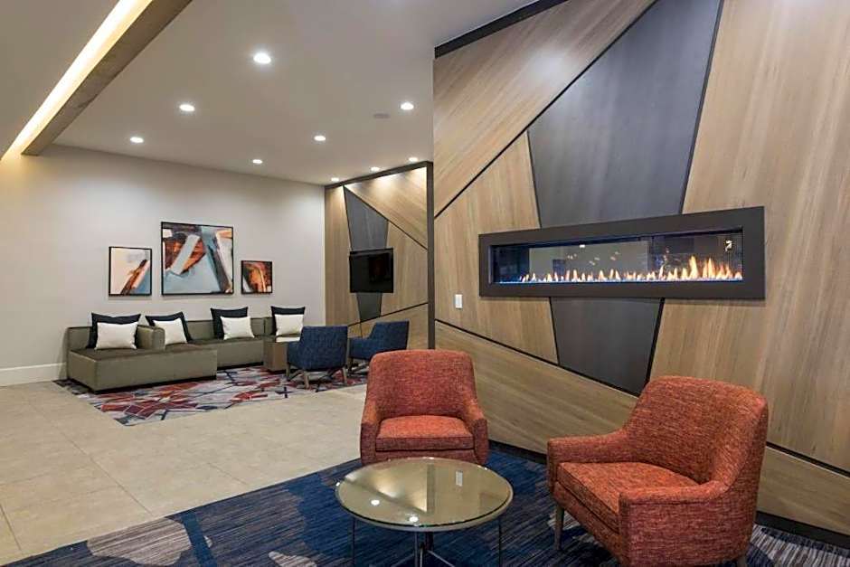 The Center Hotel Grand Rapids Airport