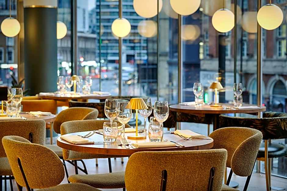 Montcalm East, Autograph Collection