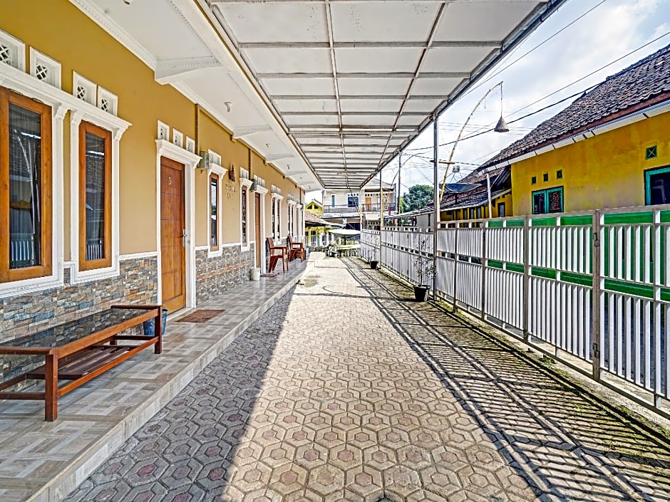 OYO 90416 Wisma Wayang Ajen Syariah