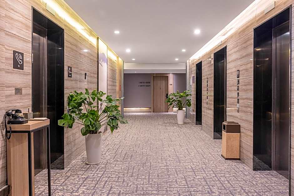 Atour Hotel Xi'an Gaoxin Jinye Road Branch                                                 
