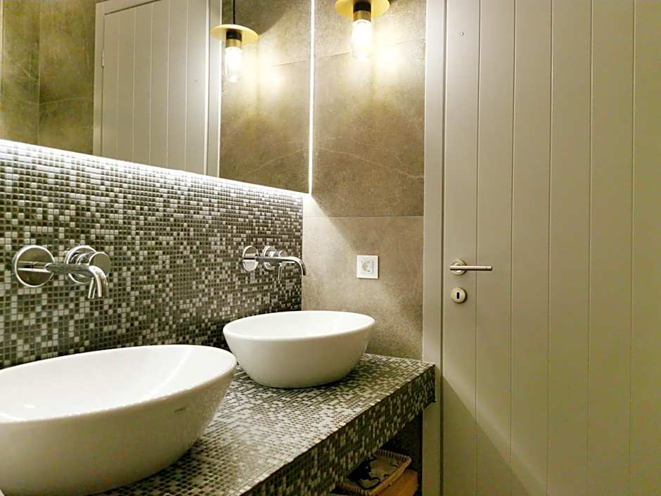 Alafropetra Luxury Suites