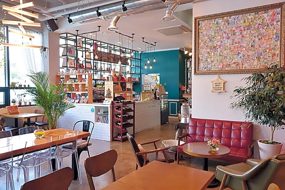 Andong Poonggyung Hostel N Library