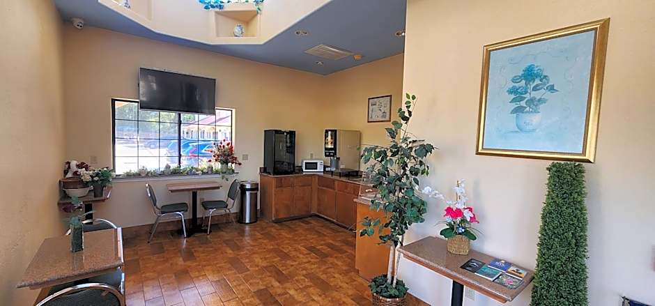 Regency Inn & Suites By Capital O Houston IAH Airport