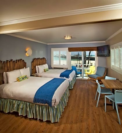 Two Queen beds, Ocean view with Balcony & Kitchen
