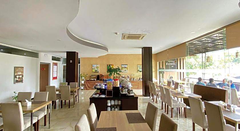 Front One Hotel Airport Solo