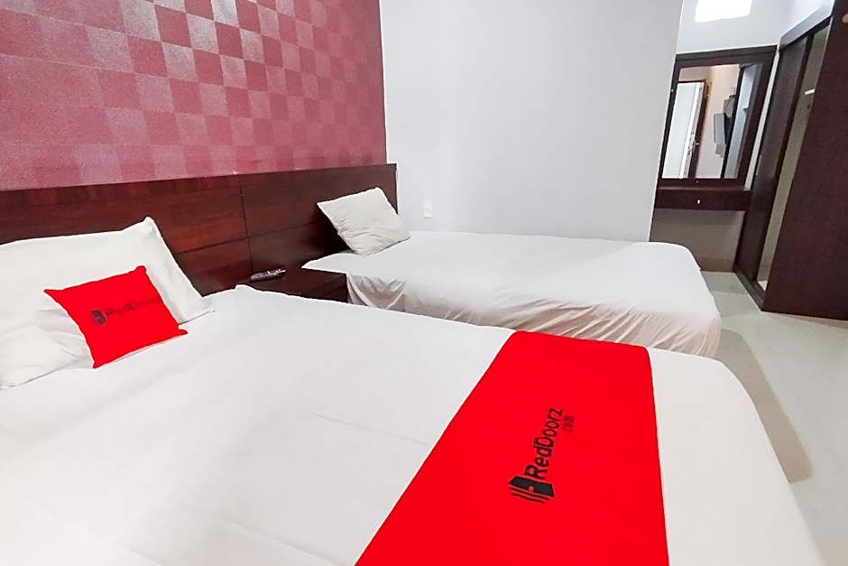 RedDoorz Syariah near Lotte Grosir Medan