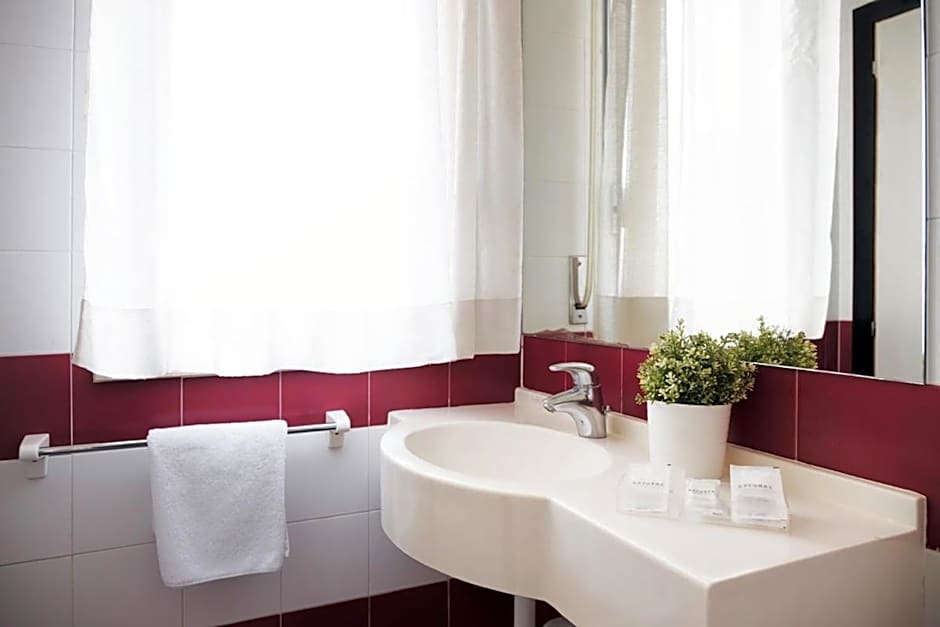 Hotel Junior by OasiGroup Hotels