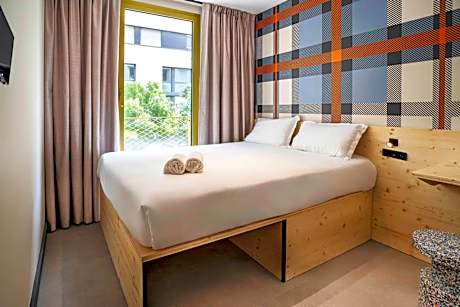 EasyHotel Marseille Euromed