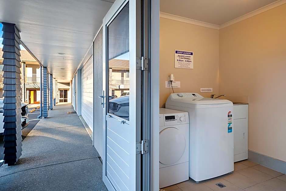 ASURE Aveda Motor Lodge