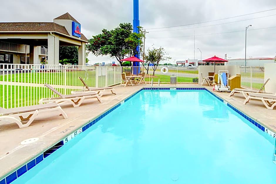 Studio 6 Midwest City, Ok - Oklahoma City