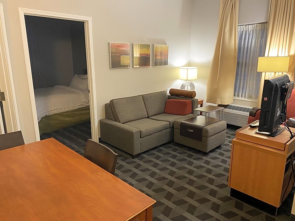 MainStay Suites Middleburg Heights Cleveland Airport