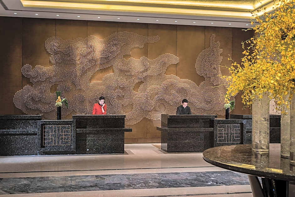 HUALUXE Yangjiang City Center By IHG