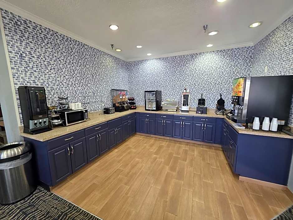 AmericInn by Wyndham Minot