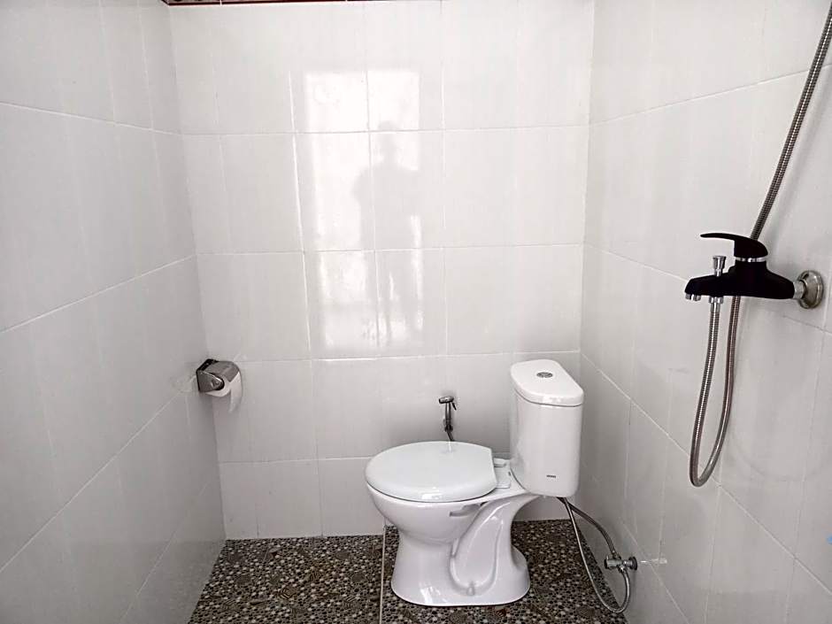 Aris Homestay and Warung Made